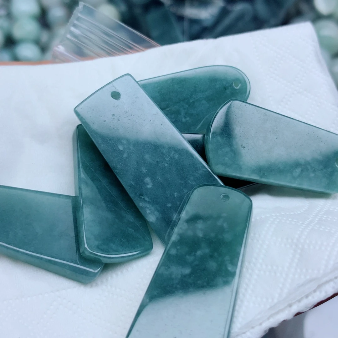 翡翠未镶嵌颈饰珠子批发