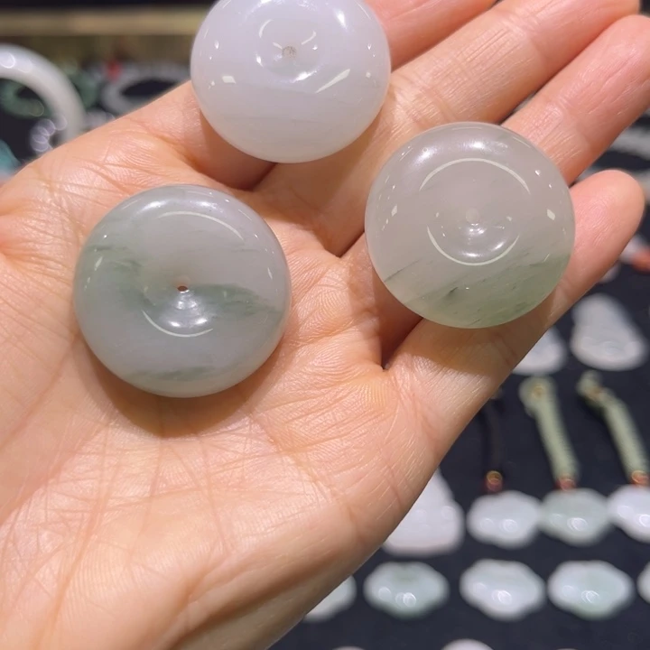 石英岩玉未镶嵌颈饰大号平安扣