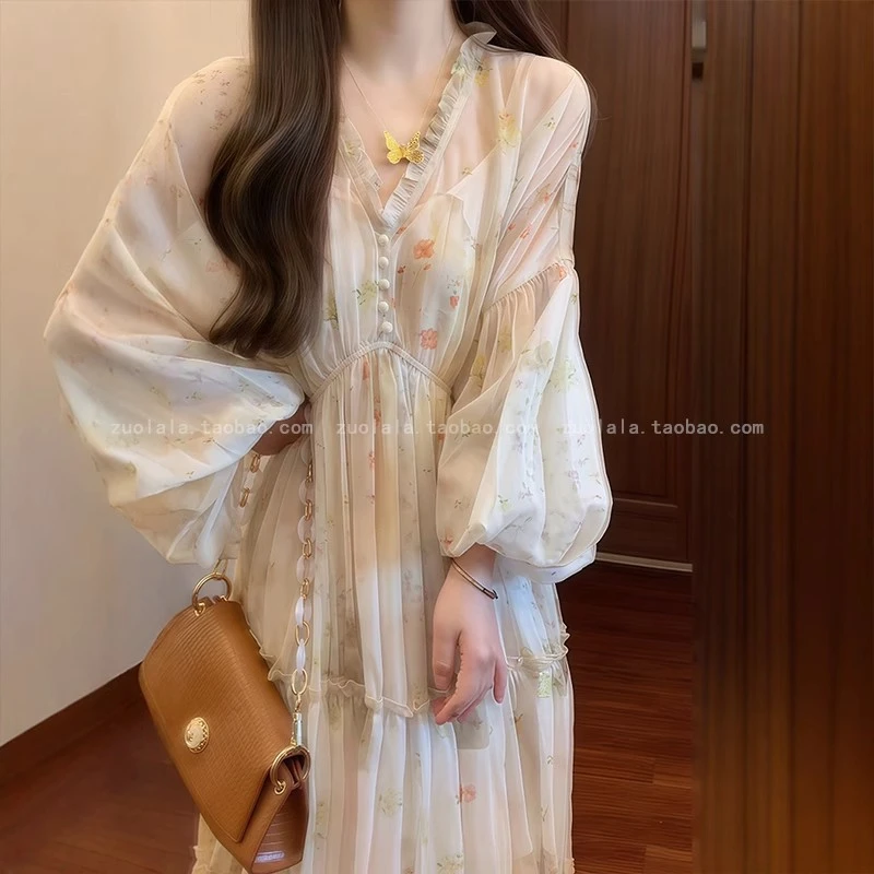 法式桔梗V领碎花连衣裙女春季大码胖mm度假风气质超仙收腰长裙子