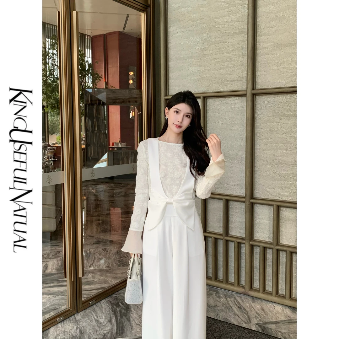 KUN【温弦】别样温婉 针织绣花剪裁显瘦百搭一字领米色长袖打底上衣