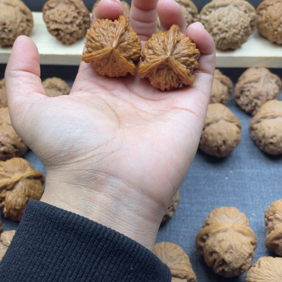 文玩核桃吊坠盘山三棱36