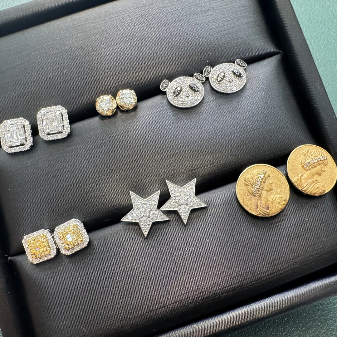 18k金镶天然钻石耳钉一对TG,多样性发其一