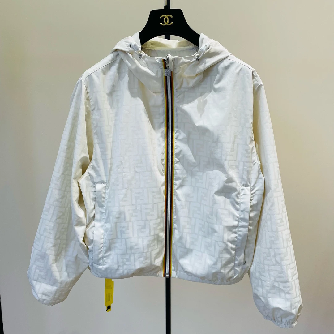 99新 FENDI/芬迪 Fendi 联名款满印logo双面冲锋衣外套/S码/10223