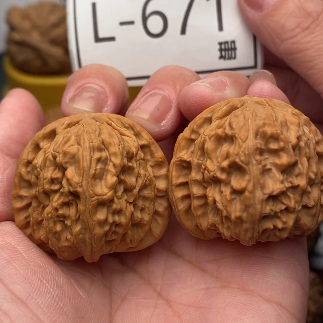 文玩核桃把件狮子头37….