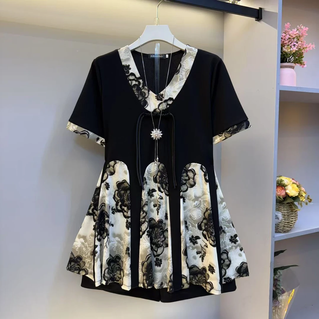 时尚大码女装设计感拼接显瘦盘扣上衣短裤气质套装