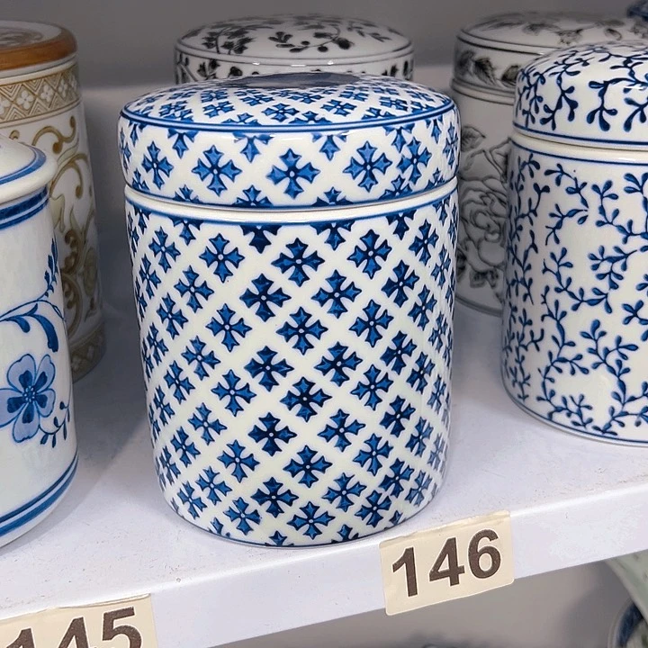 摆件青花瓷手工手绘高温釉下彩家居摆件，储物罐茶叶罐