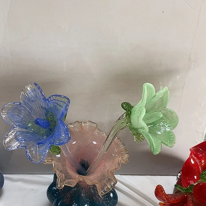百合花一个粉一蓝好蓝