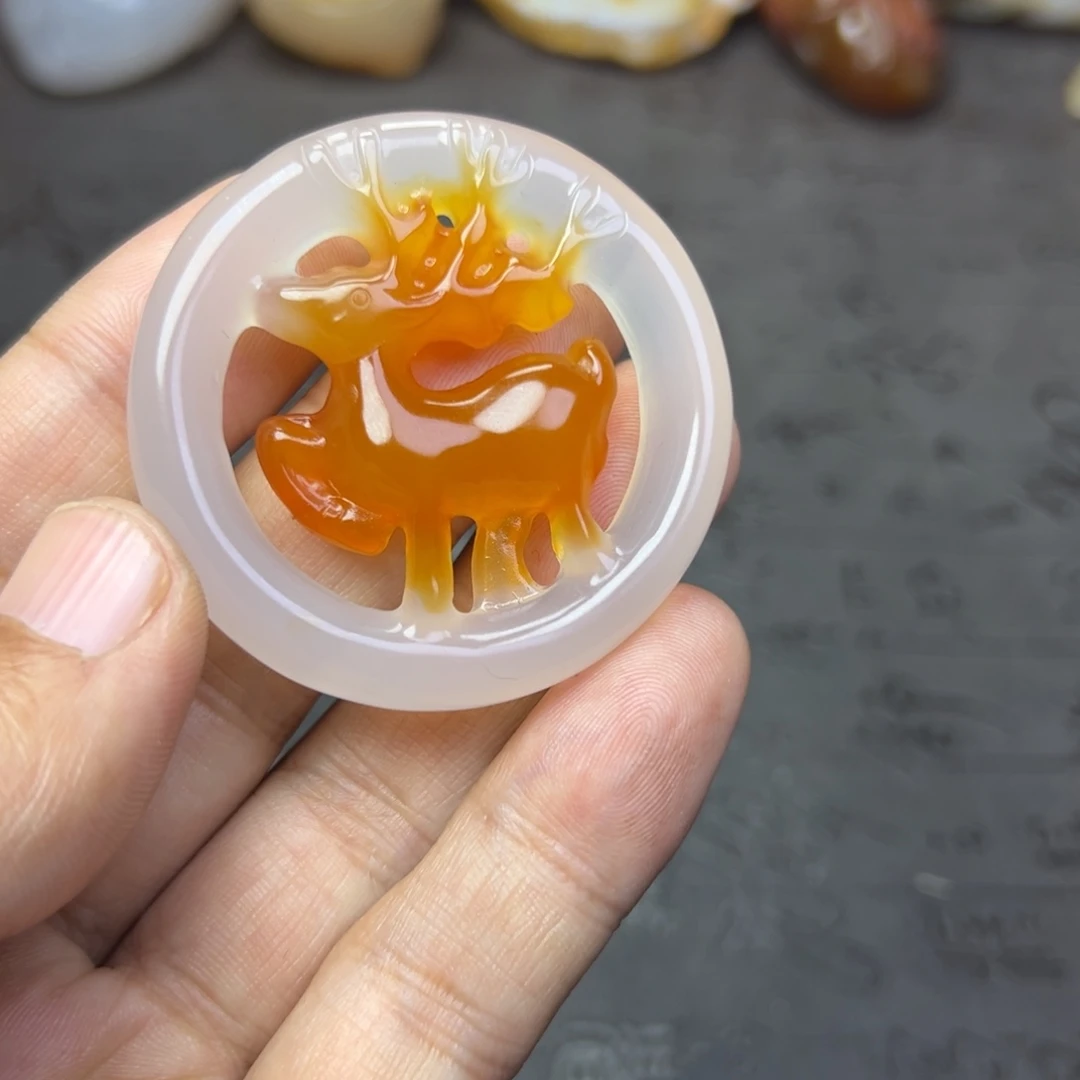 用***8玛瑙/玉髓未镶嵌天然玛瑙手把件吊坠