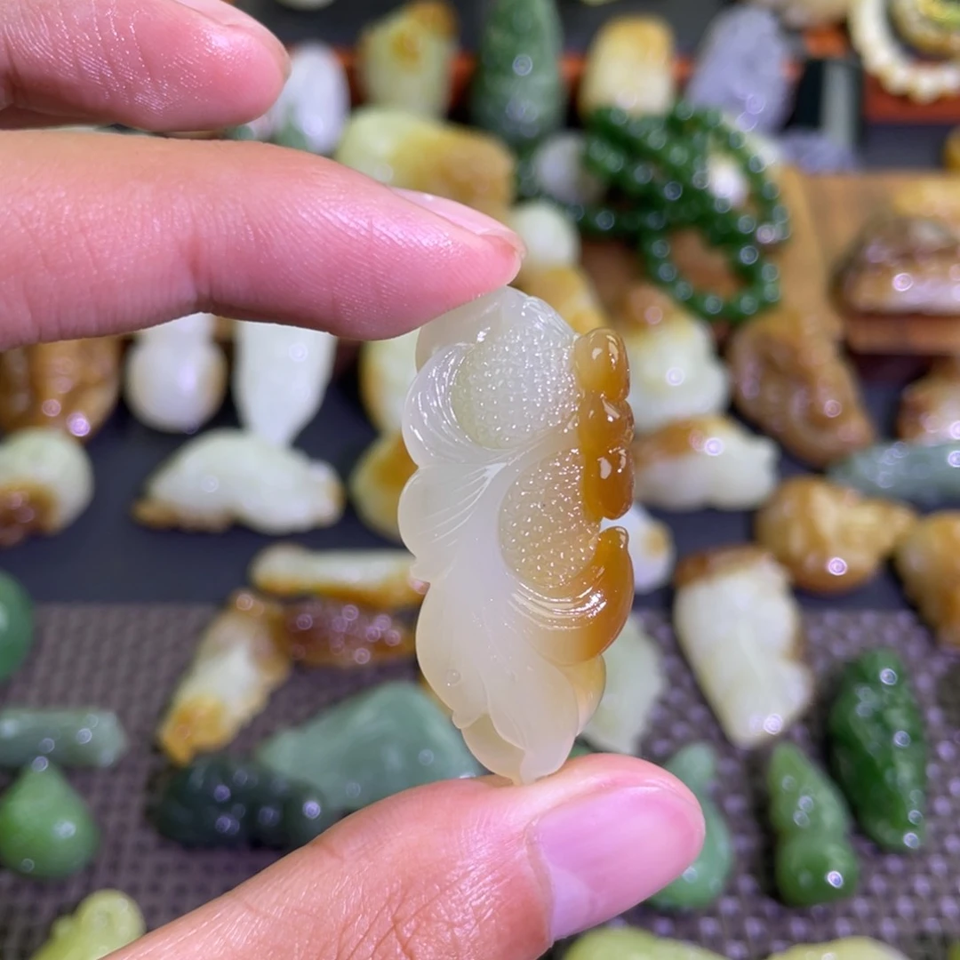 颈饰未镶嵌和田玉且末糖白小锦鲤