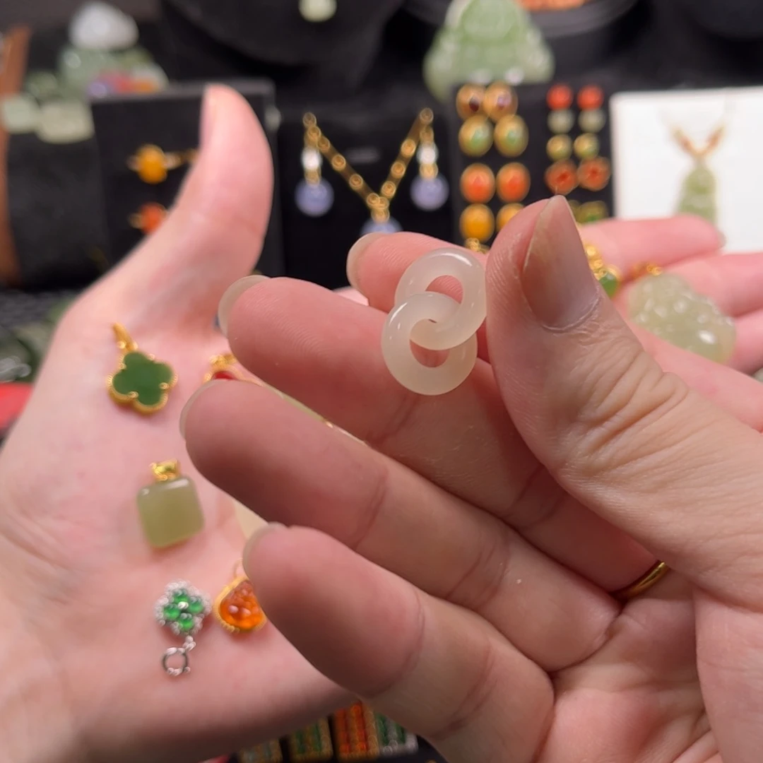 颈饰未镶嵌和田玉