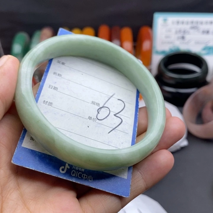 未镶嵌手镯石英质玉