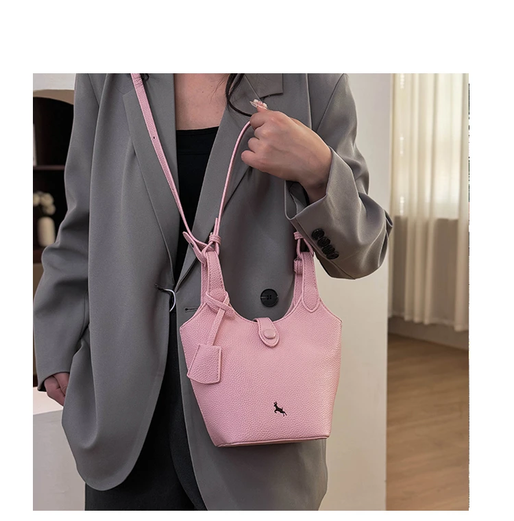 【长22.5宽12.5高17】新款休闲简约潮流大气质感斜挎包5900粉色