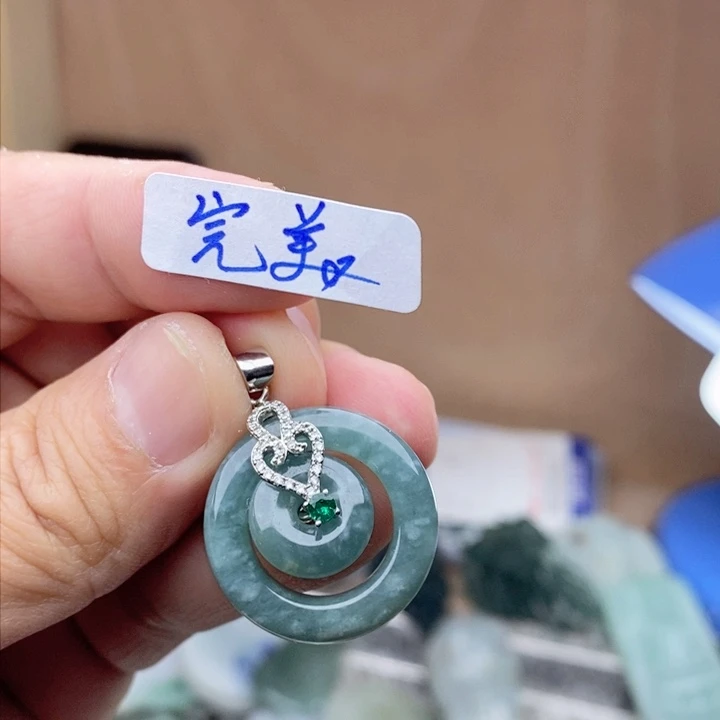 翡翠颈饰未镶嵌好