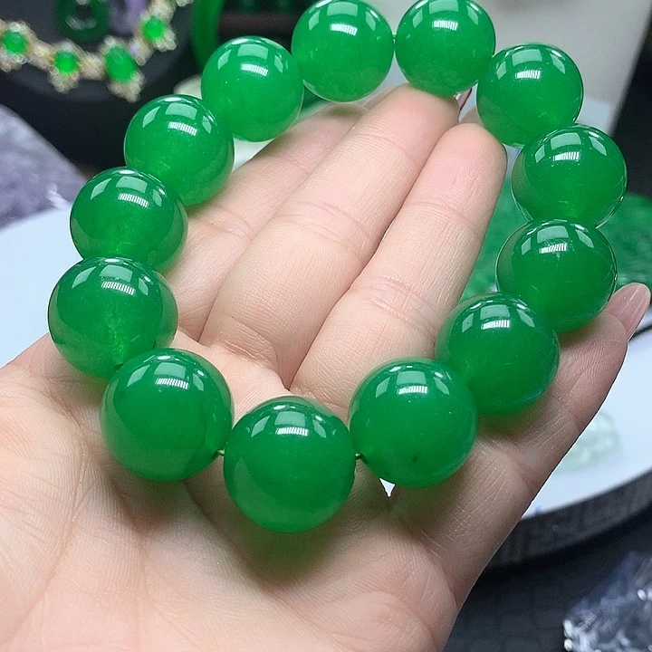 翡翠吊坠(赠链)未镶嵌