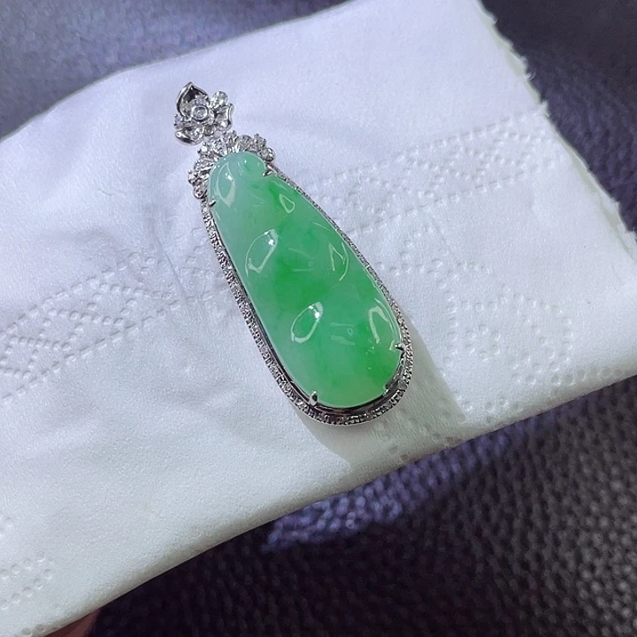 翡翠颈饰18K金镶嵌翡翠