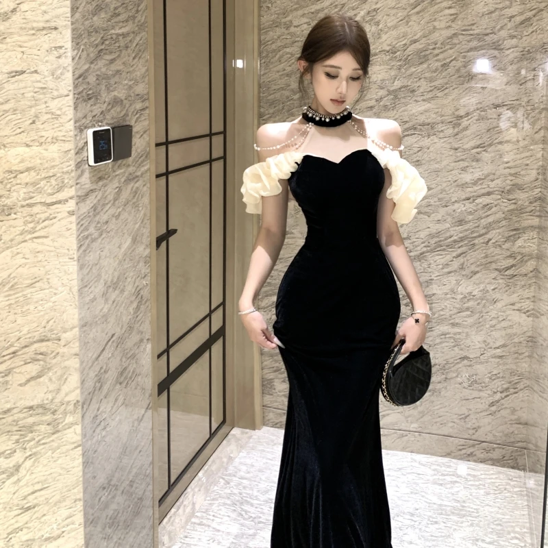 秋冬新款法式气质挂脖手工钉钻无袖丝绒修身宴会礼服连衣裙长款女