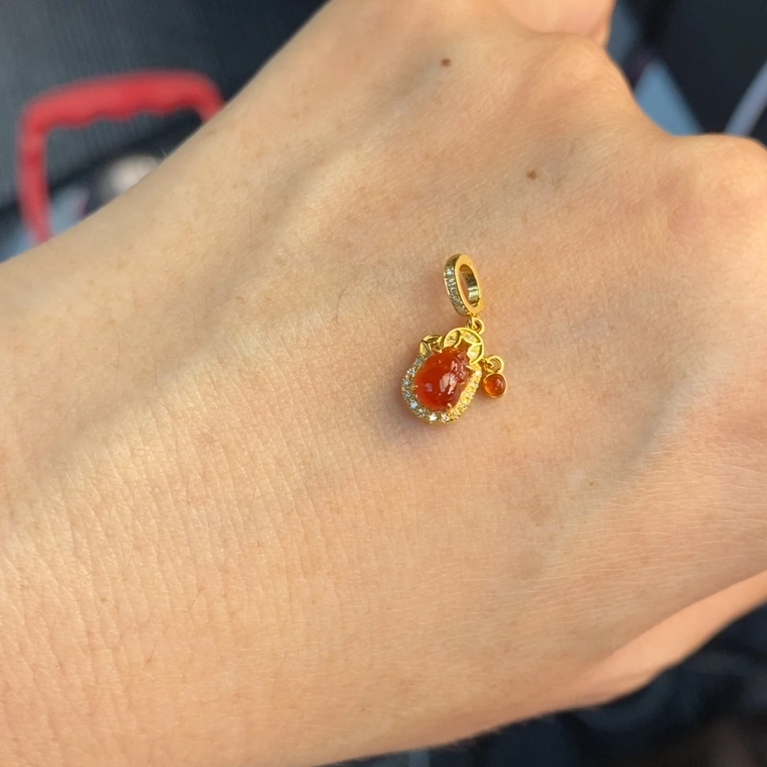 盐***店翡翠18K金镶嵌颈饰翡翠