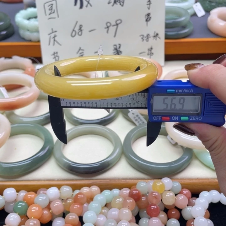 未镶嵌石英岩玉珠宝奇石