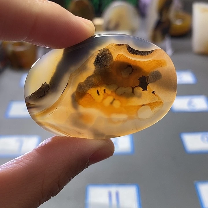 玛瑙/玉髓未镶嵌珠宝半成品100