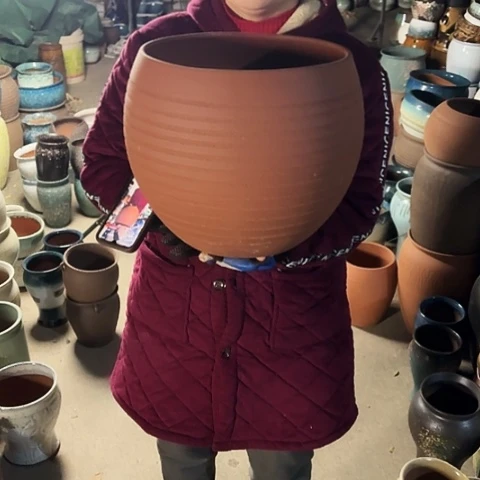 口28高26瑕疵盆子。