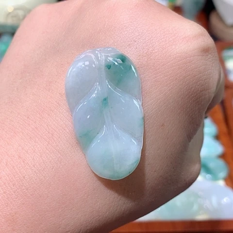 颈饰未镶嵌翡翠叶子