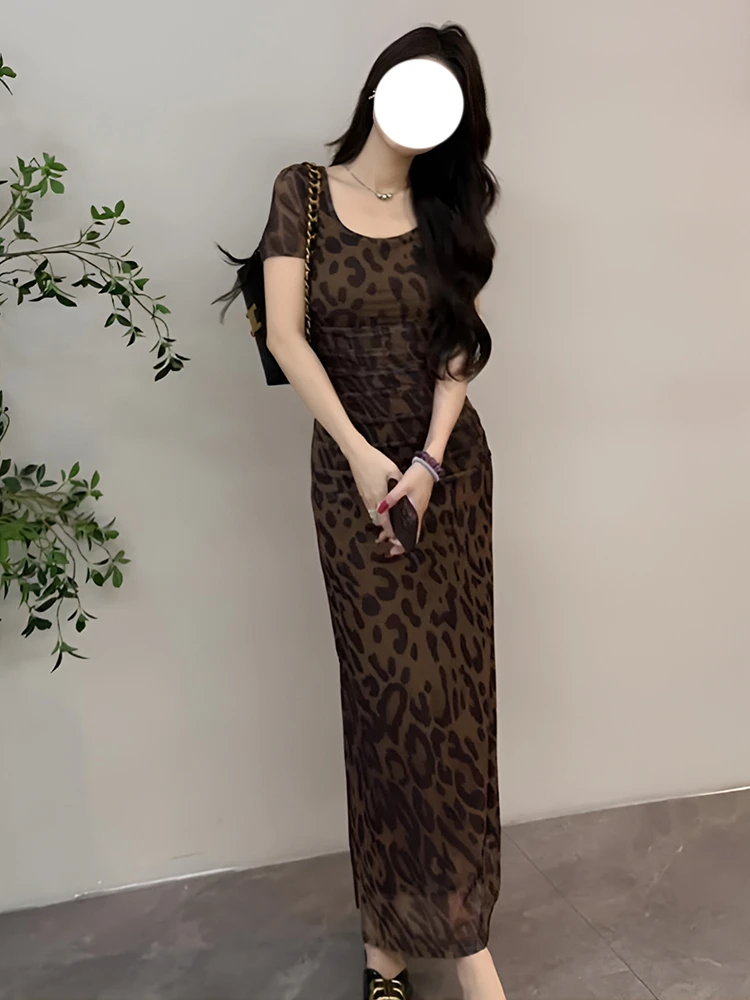 复古豹纹圆领短袖连衣裙女2025夏季新款气质修身显瘦开叉包臀长裙