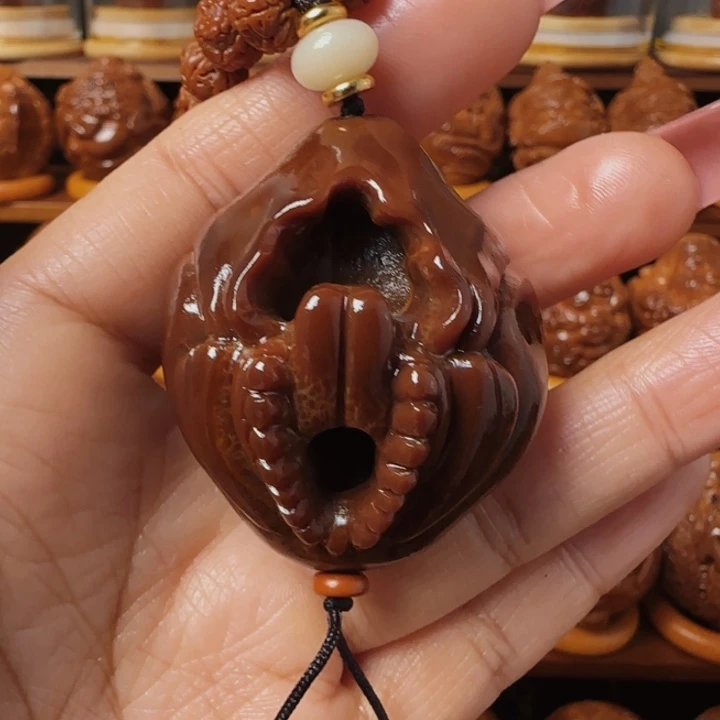 橄榄核把件道*玉华无相佛手把件40