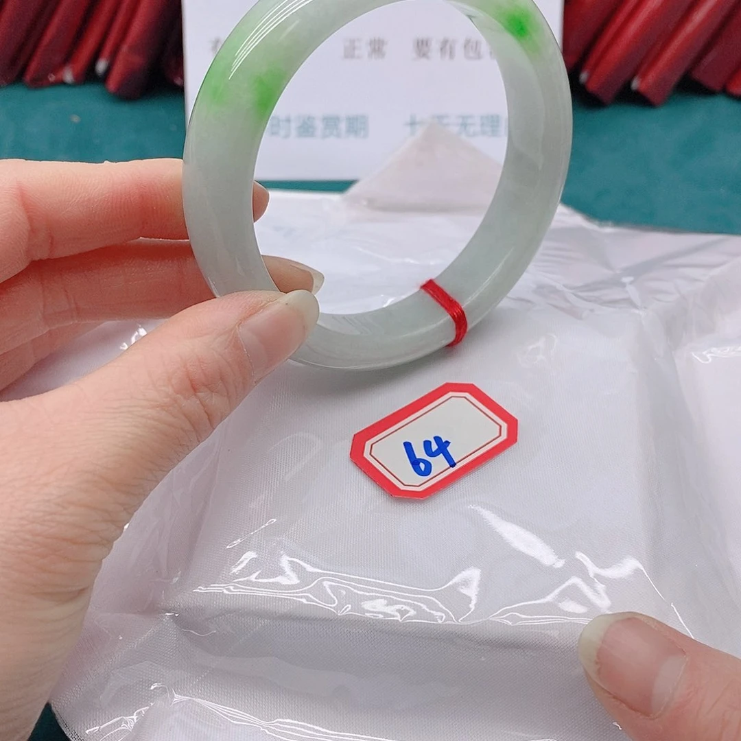 翡翠手镯未镶嵌?**四644444444