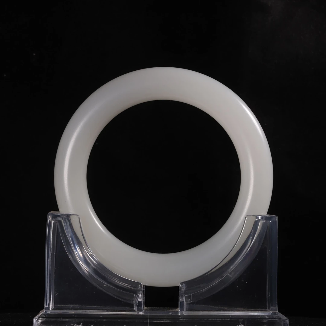 清  和田玉白玉《手镯》，圈口55.6，老玉，古玉，老物件，手镯。白手镯