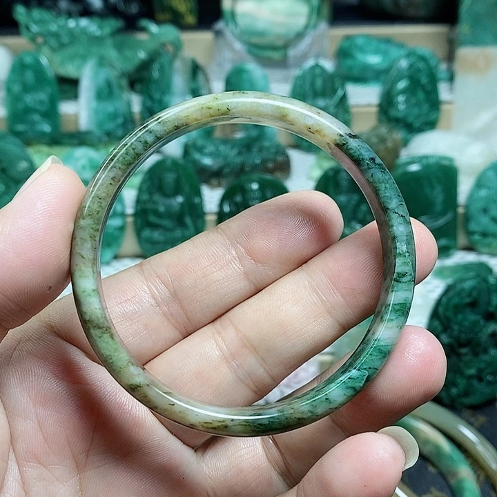 未镶嵌独山玉手镯