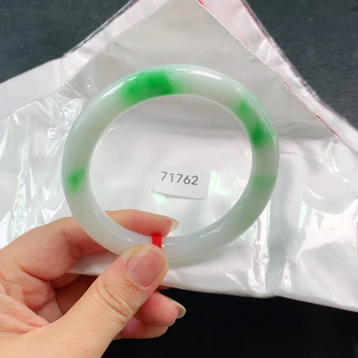半***唇翡翠手镯（圆镯）未镶嵌03