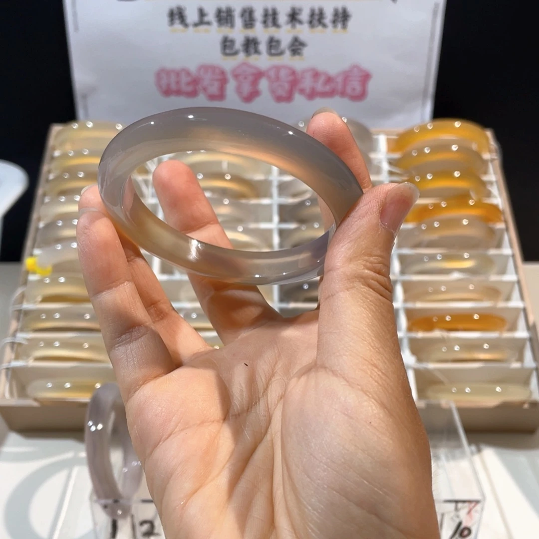 玛瑙/玉髓手镯未镶嵌迟*