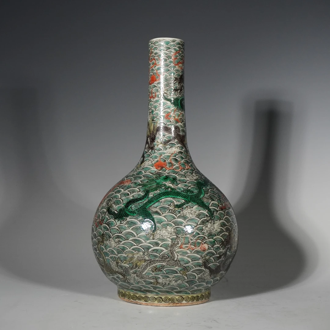 Lot 20524 清中期 五彩九龙纹胆式瓶【古董拍卖】