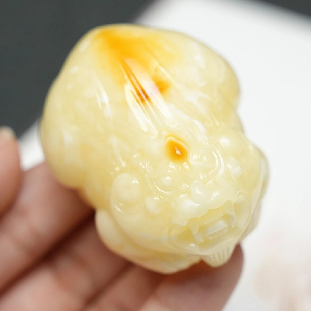 蜜蜡貔貅奶白石膏浓蜡妖花天然原矿俄料纯手工精工转运吊坠挂件