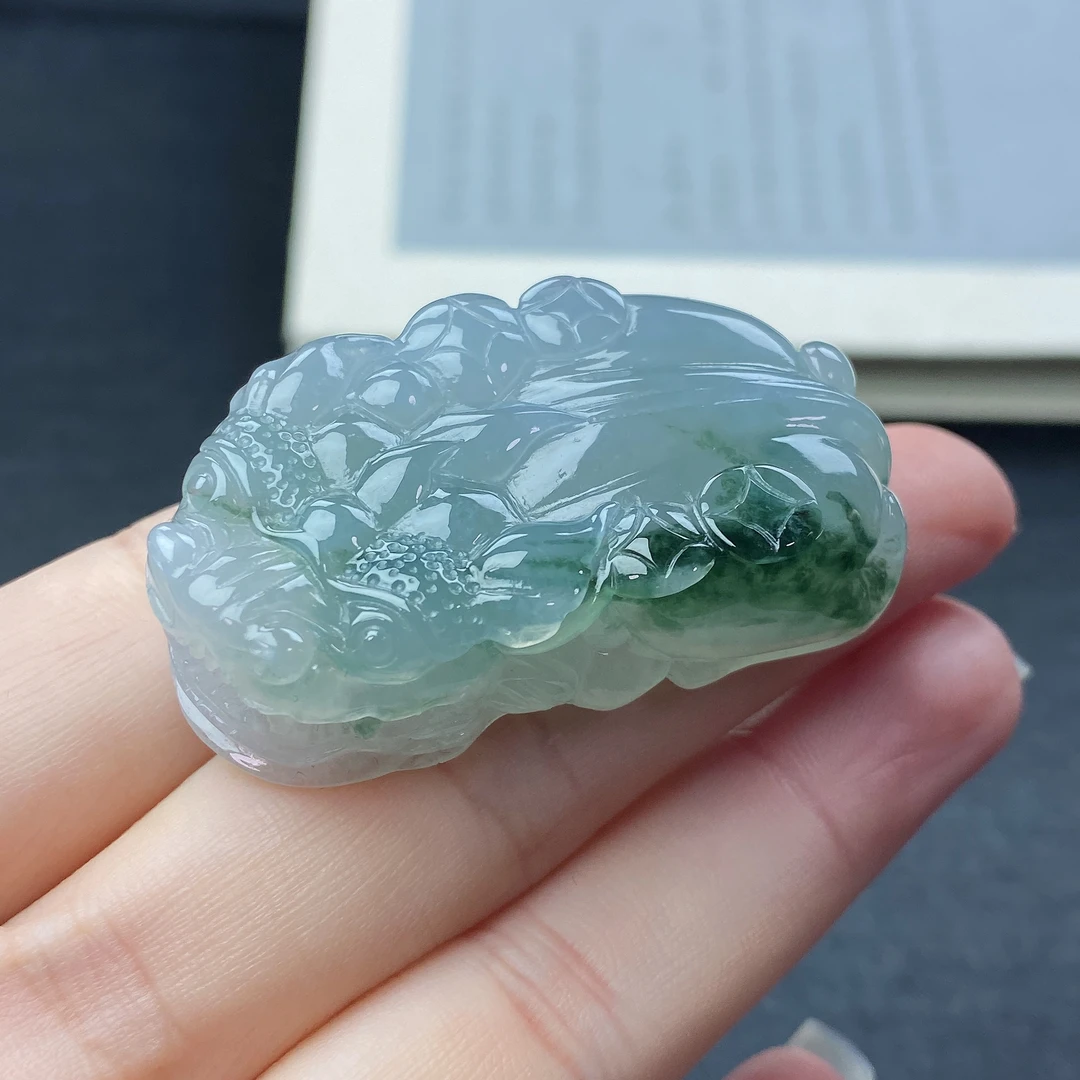 缅甸天然A货翡翠冰润飘花精雕口含珠如意貔貅吊坠