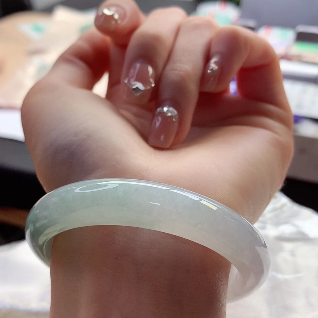 翡翠手镯未镶嵌天然翡翠53-54晴绿渐变色