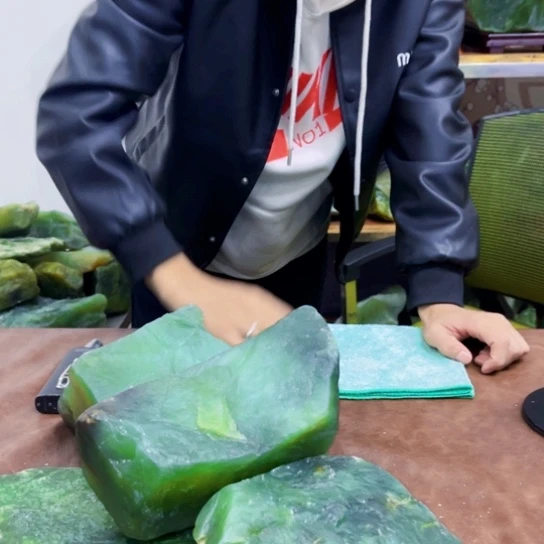 未镶嵌蛇纹石玉原石?***?