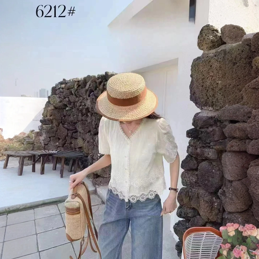 轻熟风短袖V领刺绣法式蕾丝衬衫洋气休闲气质娃娃衫荷叶边