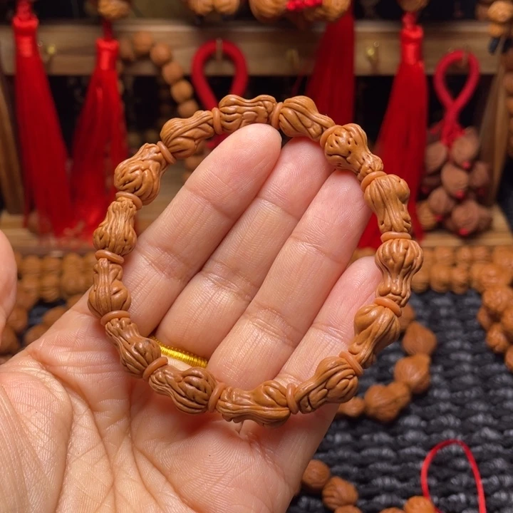 木质类龙纹桃枭挂件