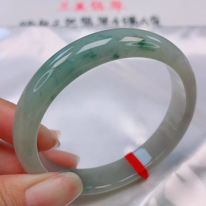 翡翠手镯未镶嵌55圈
