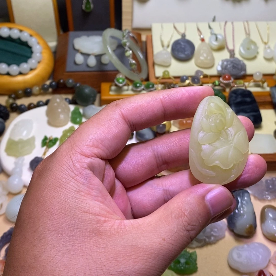 和田玉未镶嵌颈饰定制