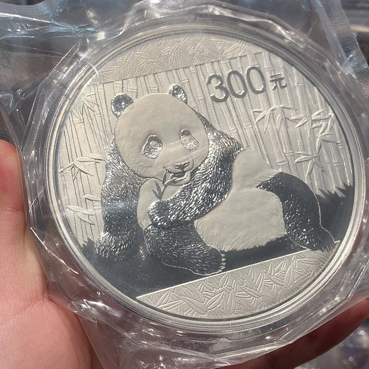 纯银2015年公斤熊猫银币盒证全