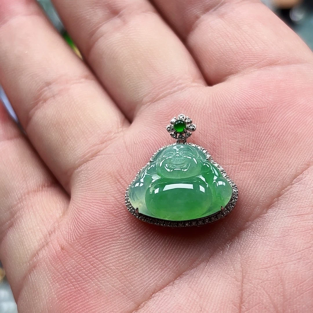 颈饰18K金镶嵌翡翠