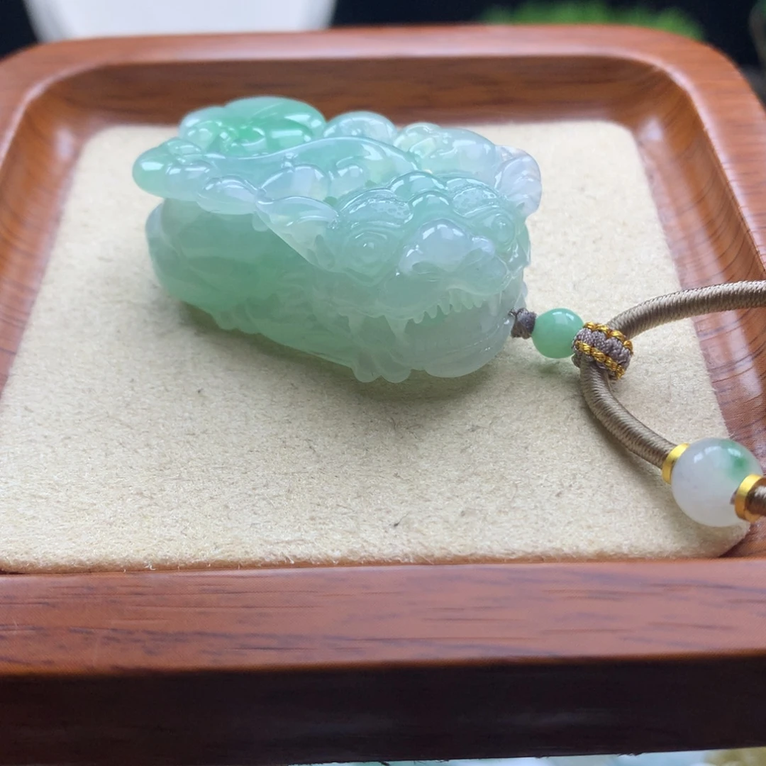 翡翠未镶嵌颈饰27