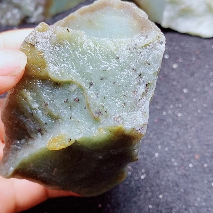 未镶嵌和田玉（糖玉）珠宝半成品