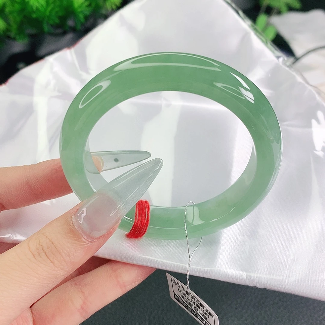 翡翠手镯未镶嵌52圈