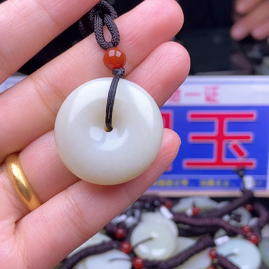颈饰未镶嵌和田玉