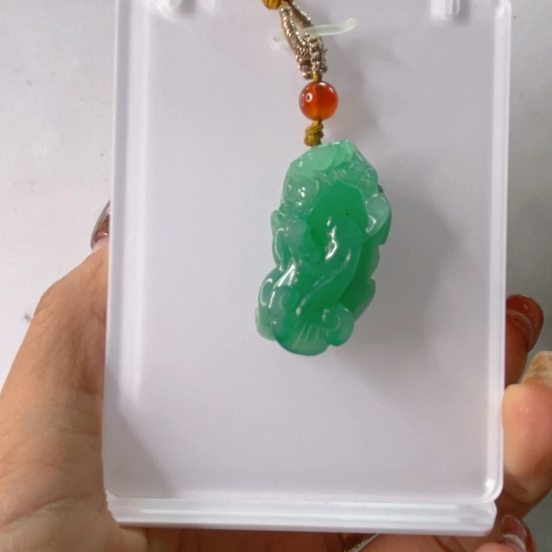 颈饰未镶嵌石英质玉