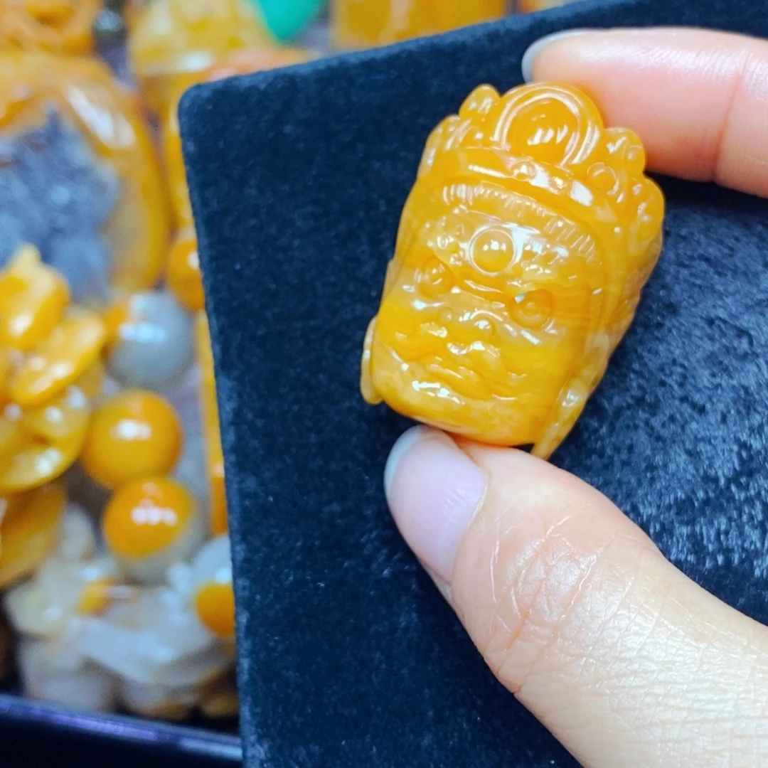 颈饰未镶嵌石英岩玉