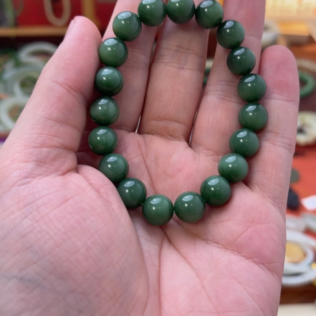 糊***胡和田玉未镶嵌手串